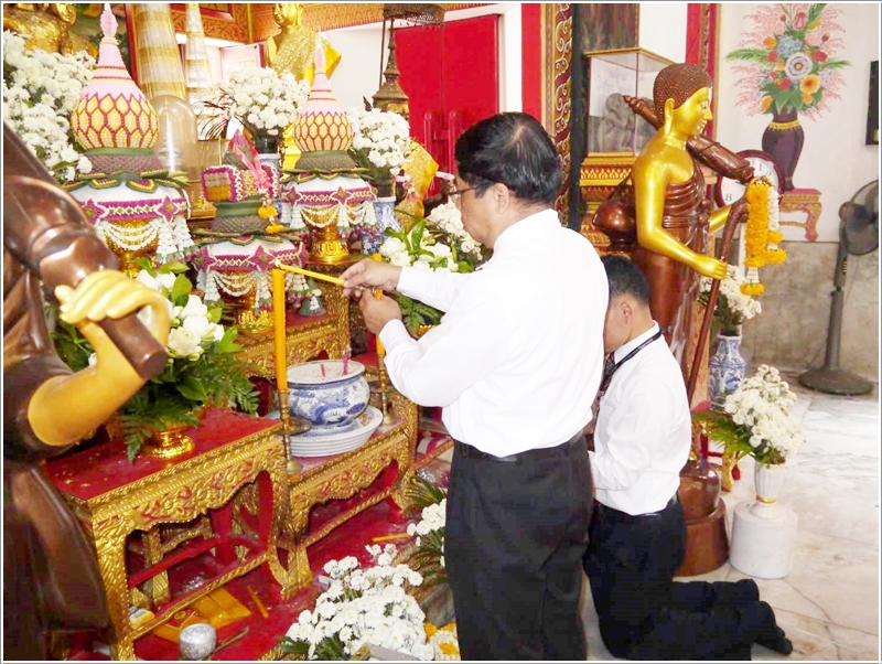 ﻿กรมบังคับคดีร่วมทำบุญถวายสังฆทานแด่พระภิกษุสงฆ์ เพื่อบำเพ็ญกุศล เนื่องในโอกาสวันวิสาขบูชา